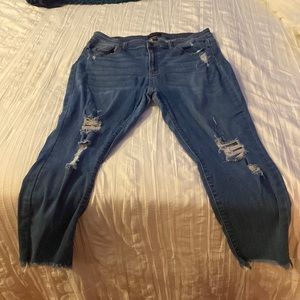 Judy Blue Straight Fit Distressed Jeans